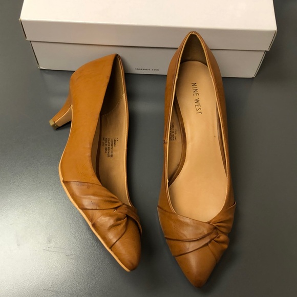 nine west tan heels